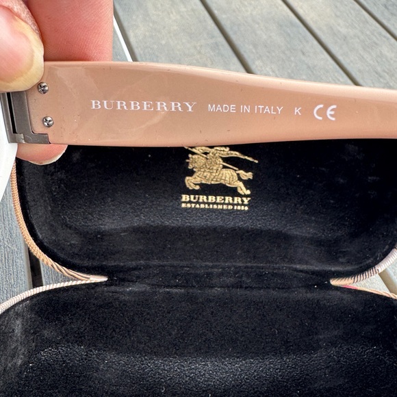 NEW🔥Burberry Sunglasses with Bold Nova Check and Logo Hardware/Clamshell CASE 😎 - Picture 5 of 11